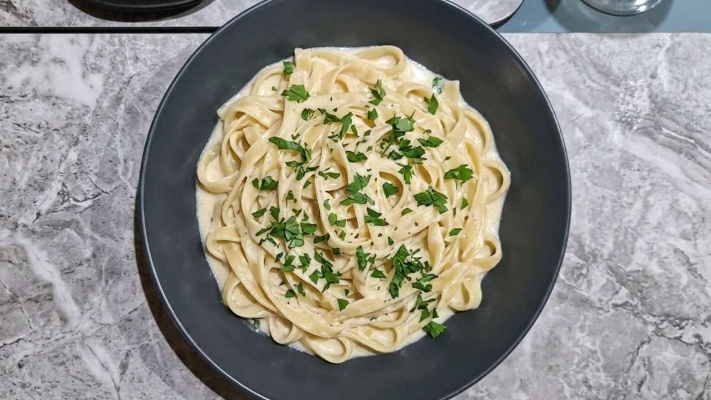 Crockpot alfredo pasta